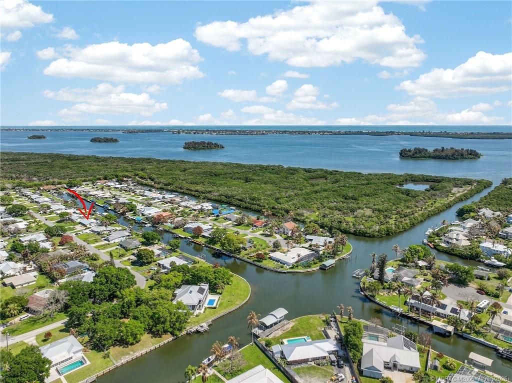 Photo of 2004 5th Court SE, Vero Beach, FL 32962 (MLS # M20054949)