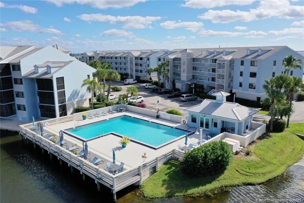 Photo of 10 NE Plantation Road #101, Stuart, FL 34996 (MLS # M20039222)