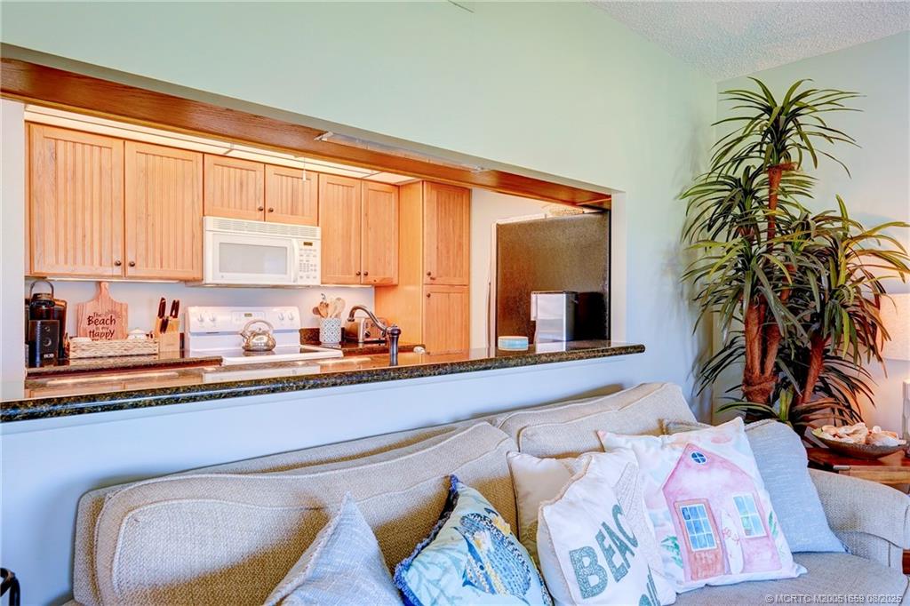 Stuart, Florida 34996, United States, 2 Bedrooms Bedrooms, ,2 BathroomsBathrooms,Residential,Active,185960