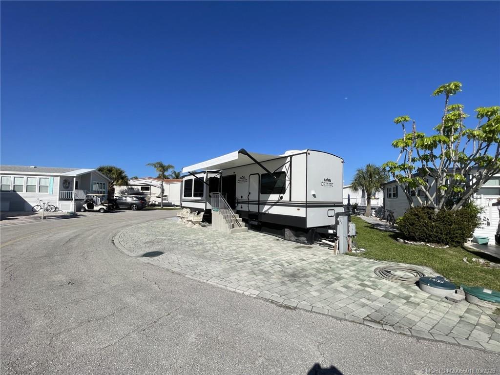 769 Nettles Boulevard