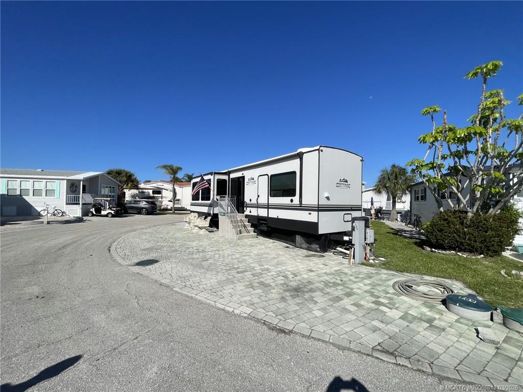 769 Nettles Boulevard