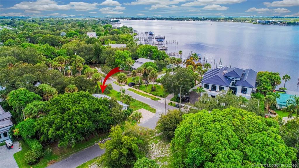 817 SW Saint Lucie Crescent