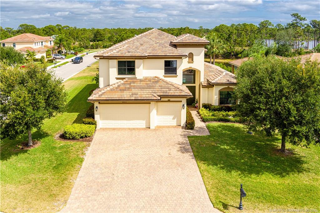 2011 NW Sapphire Ridge Way