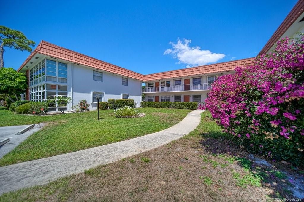 Photo of 2600 SE Ocean Boulevard #JJ6, Stuart, FL 34996 (MLS # M20050653)