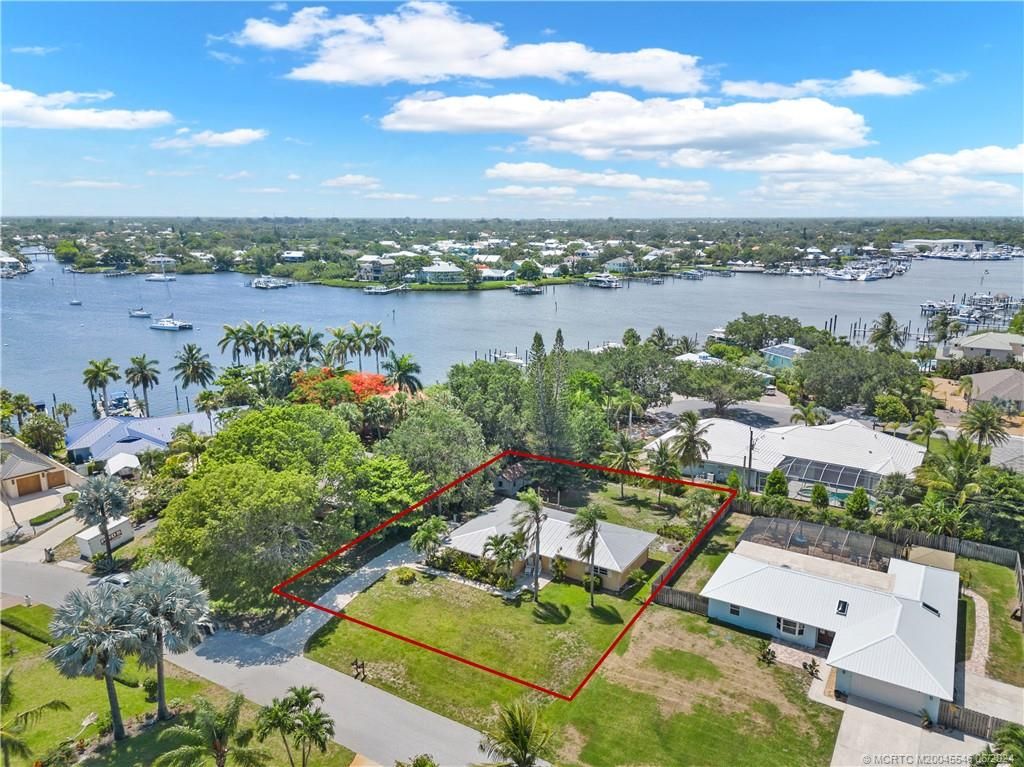 Photo of 4420 SE Bayshore Terrace, Stuart, FL 34997 (MLS # M20045546)