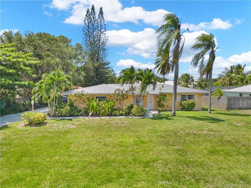 Photo of 4420 SE Bayshore Terrace, Stuart, FL 34997 (MLS # M20045546)