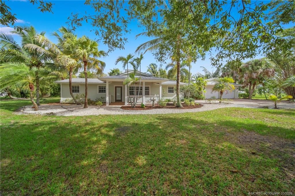 Photo of 2523 SW Horseshoe Trail, Palm City, FL 34990 (MLS # M20052496)
