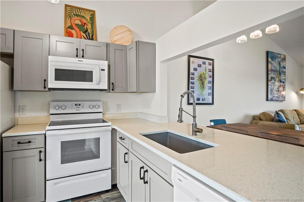 Jensen Beach, Florida 34957, United States, 2 Bedrooms Bedrooms, ,1 BathroomBathrooms,Residential,Active,241107