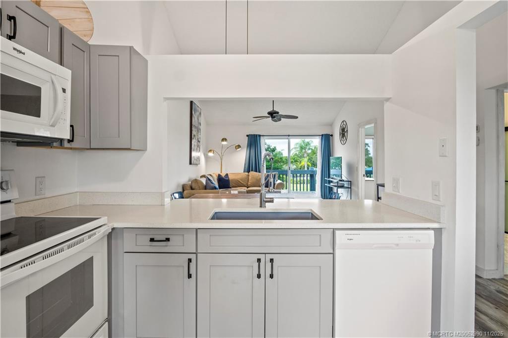 Jensen Beach, Florida 34957, United States, 2 Bedrooms Bedrooms, ,1 BathroomBathrooms,Residential,Active,241107