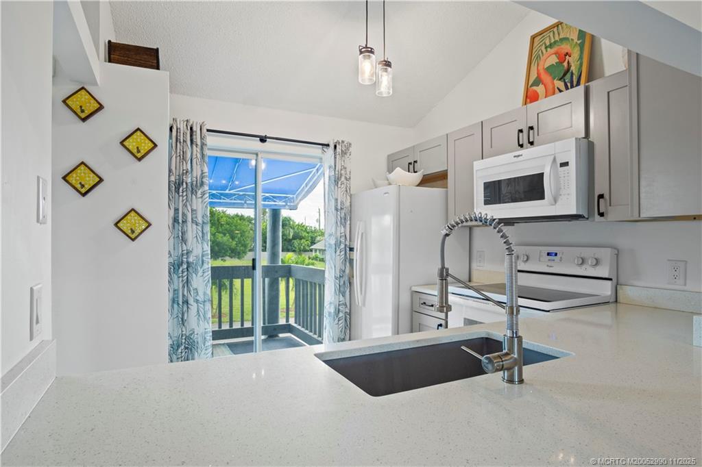 Jensen Beach, Florida 34957, United States, 2 Bedrooms Bedrooms, ,1 BathroomBathrooms,Residential,Active,241107