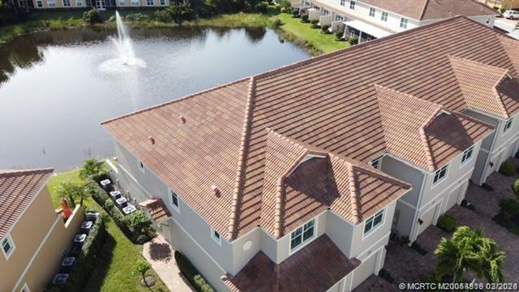 Photo of 566 SW Glen Crest Way, Stuart, FL 34997 (MLS # M20054919)