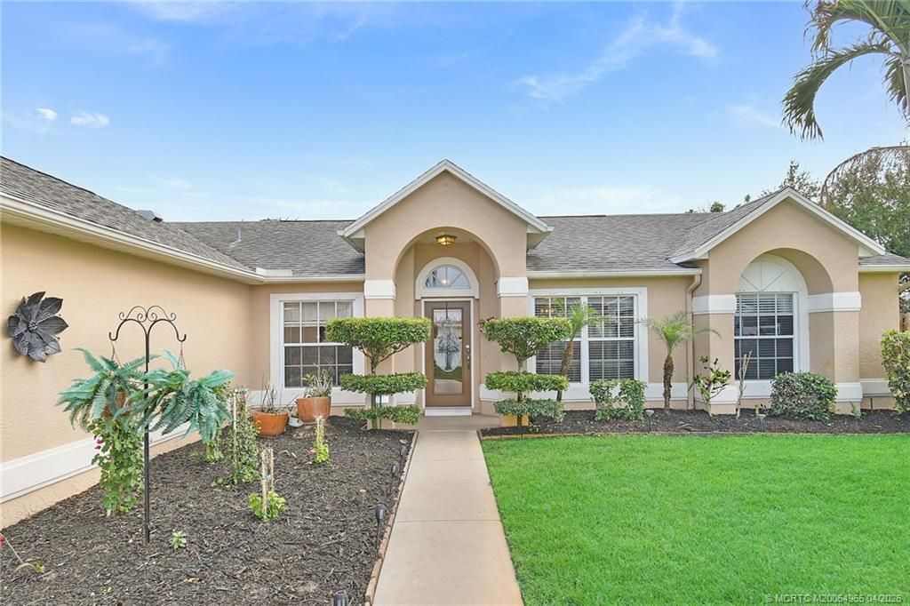 Photo of 526 NE Vanda Terrado, Jensen Beach, FL 34957 (MLS # M20054965)