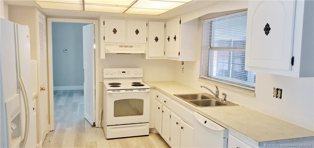 Photo of 154 SE Selva Court, Port Saint Lucie, FL 34983 (MLS # M20045401)