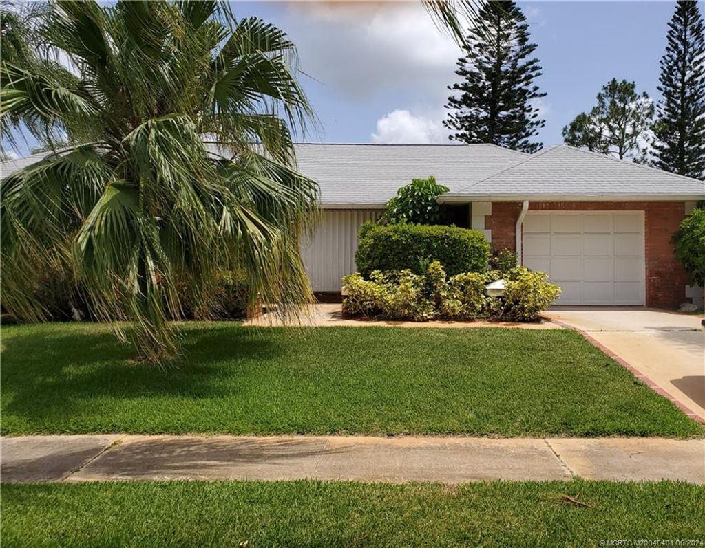 Photo of 154 SE Selva Court, Port Saint Lucie, FL 34983 (MLS # M20045401)