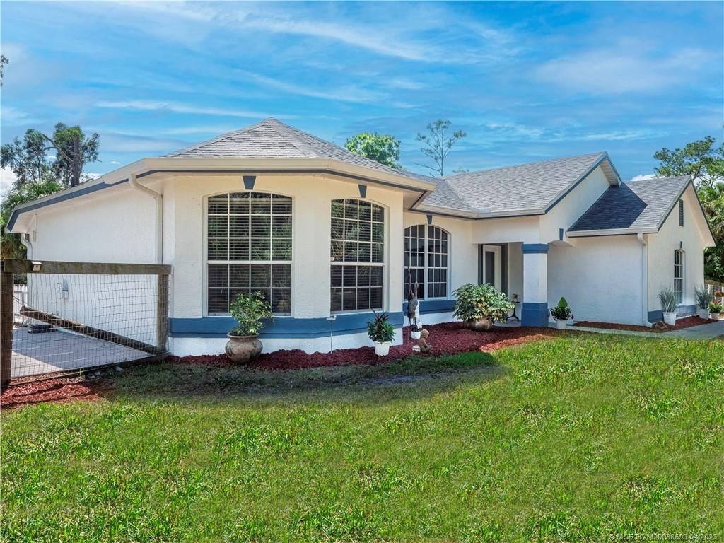 Photo of 6104 SW Woodham Street, Palm City, FL 34990 (MLS # M20038699)