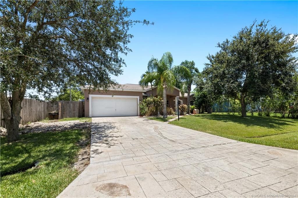 Photo of 2409 SE Rival Avenue, Port Saint Lucie, FL 34952 (MLS # M20045789)