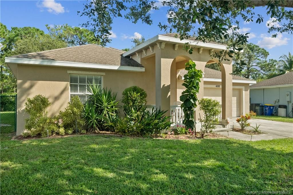 Photo of 4592 SE Murray Cove Circle SE, Stuart, FL 34997 (MLS # M20040859)