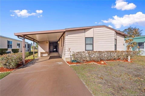 Mobile Home For Sale - 8205 Cinnamon Lane<br/> Saint Lucie County, Port St. Lucie, FL 34952