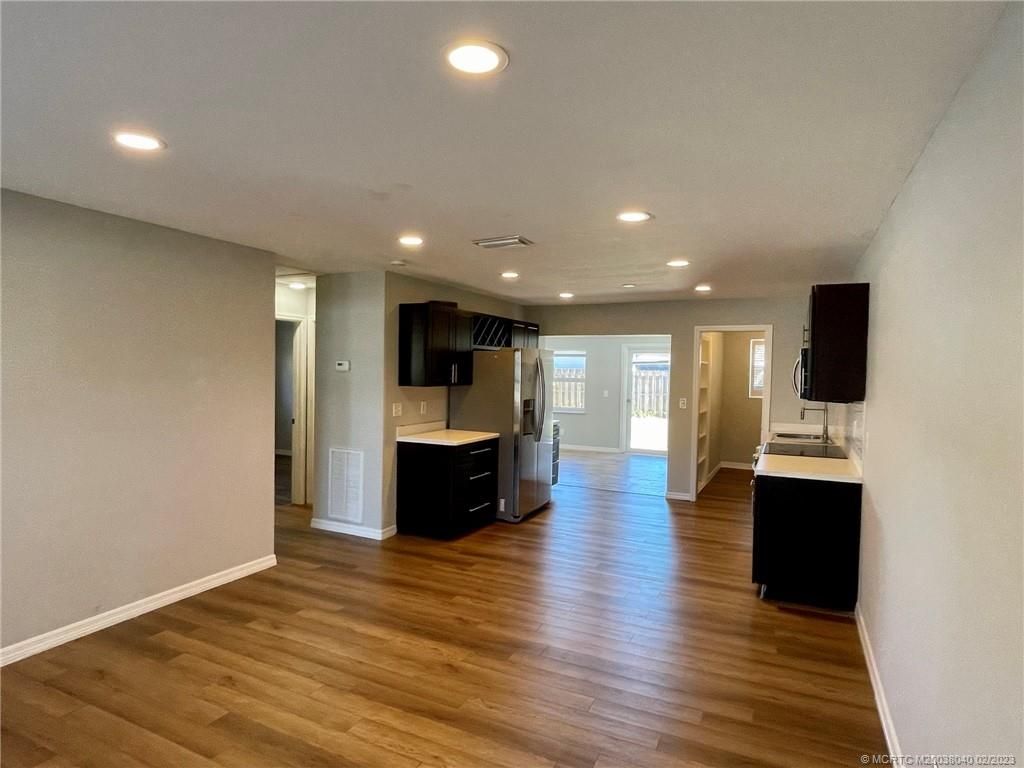 Photo of 409 SE Parkway Drive, Stuart, FL 34996 (MLS # M20038040)