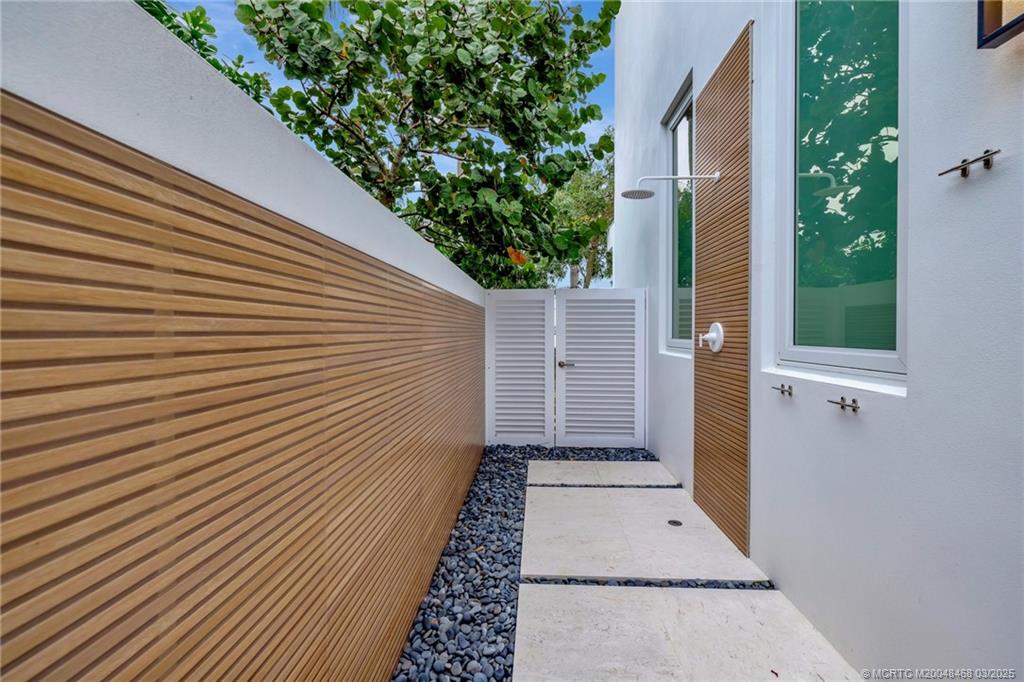 Stuart, Florida 34996, United States, 6 Bedrooms Bedrooms, ,7 BathroomsBathrooms,Residential,Active,18624