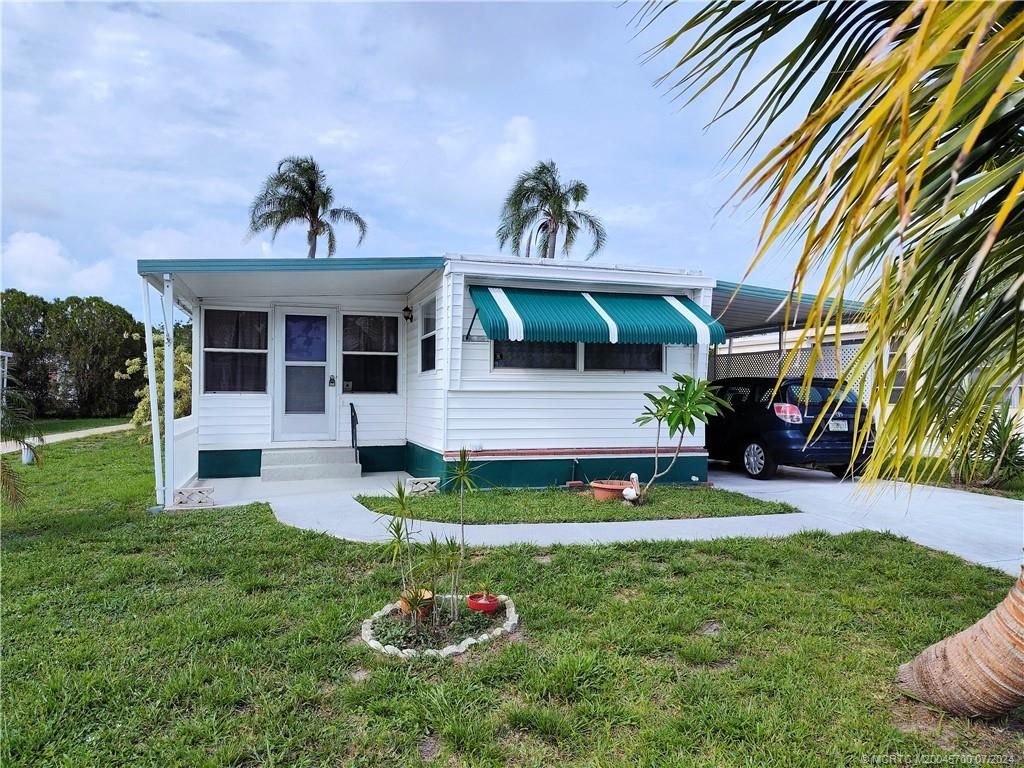 Photo of 165 SE Trafalgar Terrace, Stuart, FL 34994 (MLS # M20045700)
