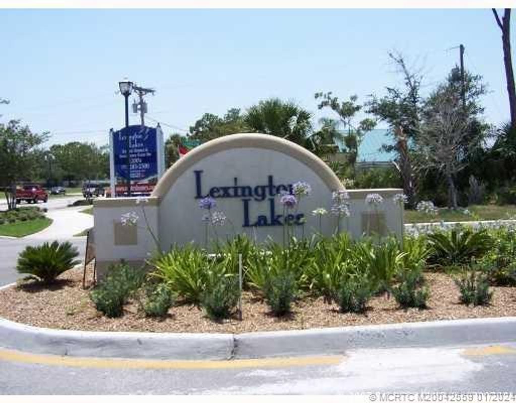 Photo of 1561 SE HAMPSHIRE Way, Stuart, FL 34994 (MLS # M20042559)