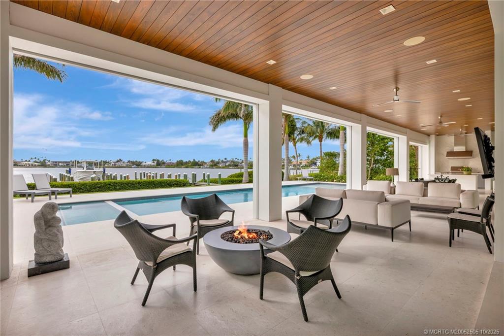 Stuart, Florida 34996, United States, 6 Bedrooms Bedrooms, ,7 BathroomsBathrooms,Residential,Active,225209