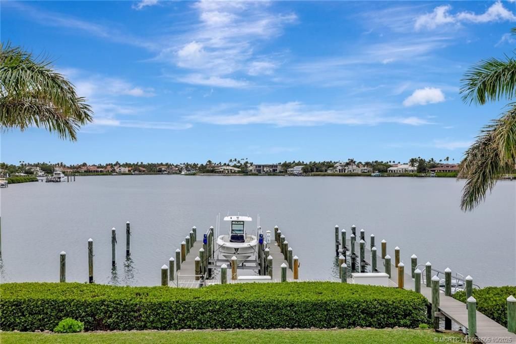 Photo of 6900 SE Harbor Circle, Stuart, FL 34996 (MLS # M20052505)