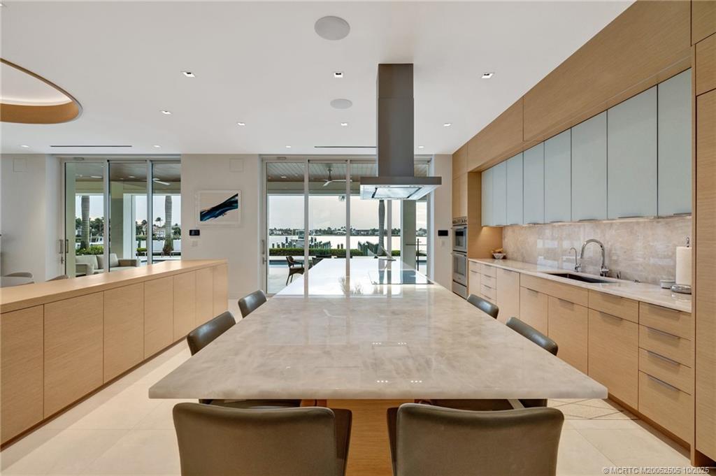 Stuart, Florida 34996, United States, 6 Bedrooms Bedrooms, ,7 BathroomsBathrooms,Residential,Active,225209