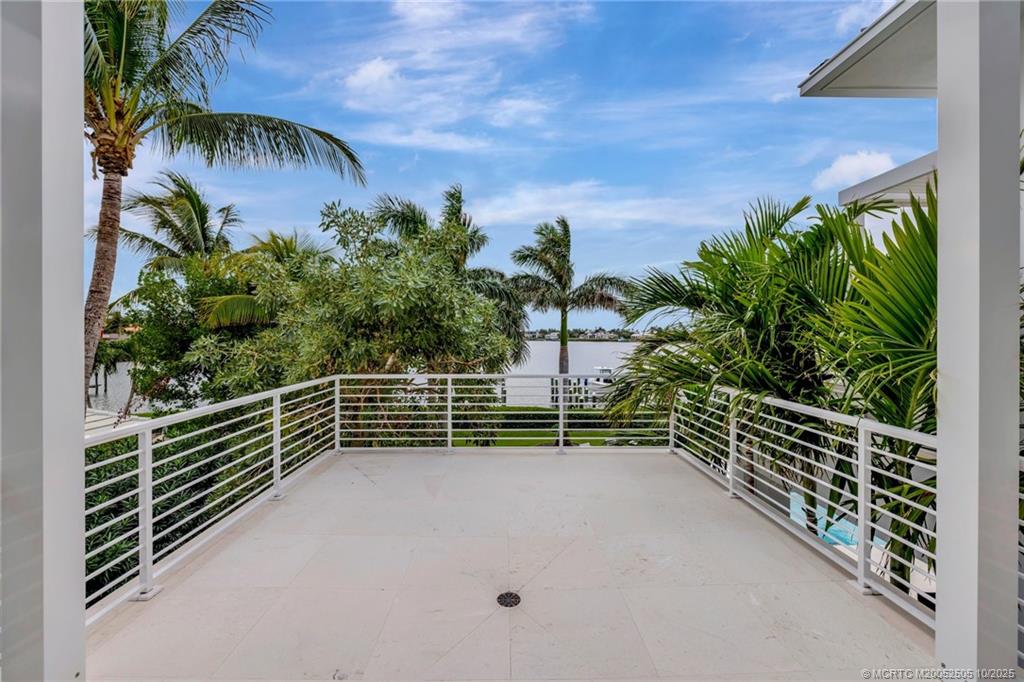 Stuart, Florida 34996, United States, 6 Bedrooms Bedrooms, ,7 BathroomsBathrooms,Residential,Active,225209