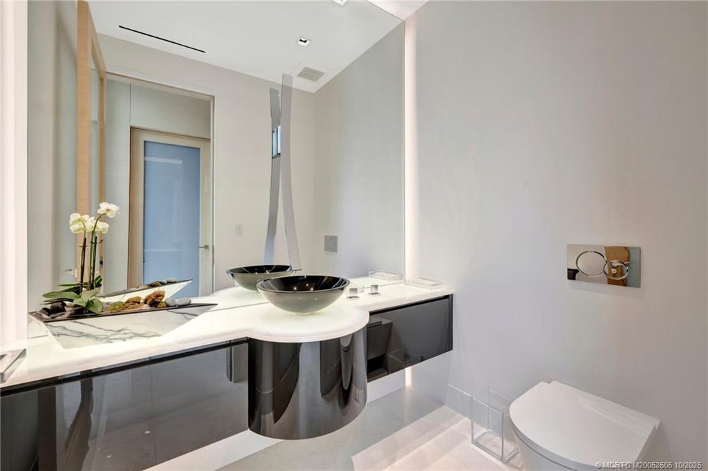 Stuart, Florida 34996, United States, 6 Bedrooms Bedrooms, ,7 BathroomsBathrooms,Residential,Active,225209