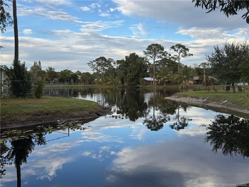 Photo of 10 SE Pinehaven Avenue, Hobe Sound, FL 33455 (MLS # M20053668)