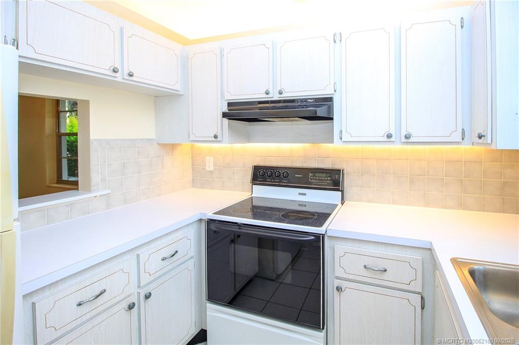 Stuart, Florida 34996, United States, 2 Bedrooms Bedrooms, ,2 BathroomsBathrooms,Residential,Pending,207836