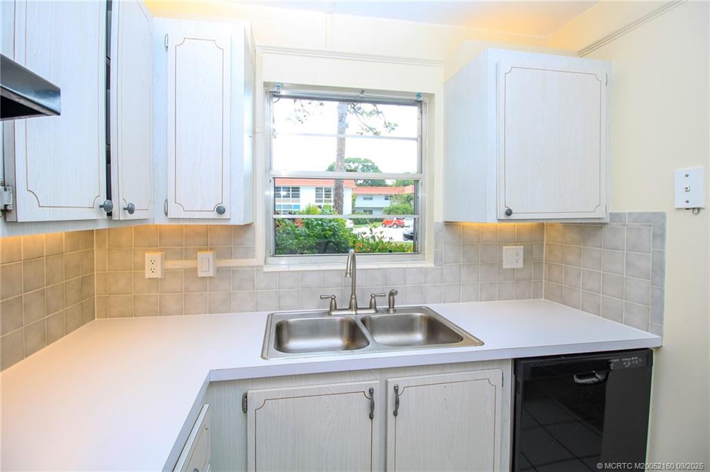 Stuart, Florida 34996, United States, 2 Bedrooms Bedrooms, ,2 BathroomsBathrooms,Residential,Pending,207836