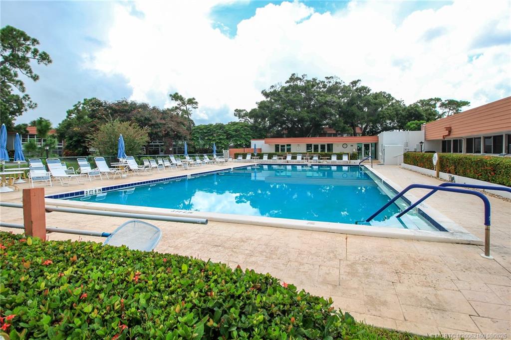 Stuart, Florida 34996, United States, 2 Bedrooms Bedrooms, ,2 BathroomsBathrooms,Residential,Pending,207836