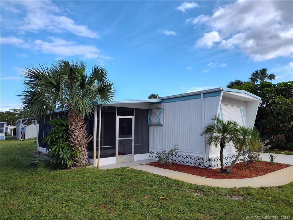 Photo of FL 34994 (MLS # M20047098)