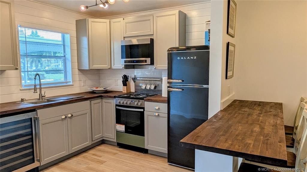 Photo of 2950 SE Ocean Boulevard #5-2, Stuart, FL 34996 (MLS # M20055598)