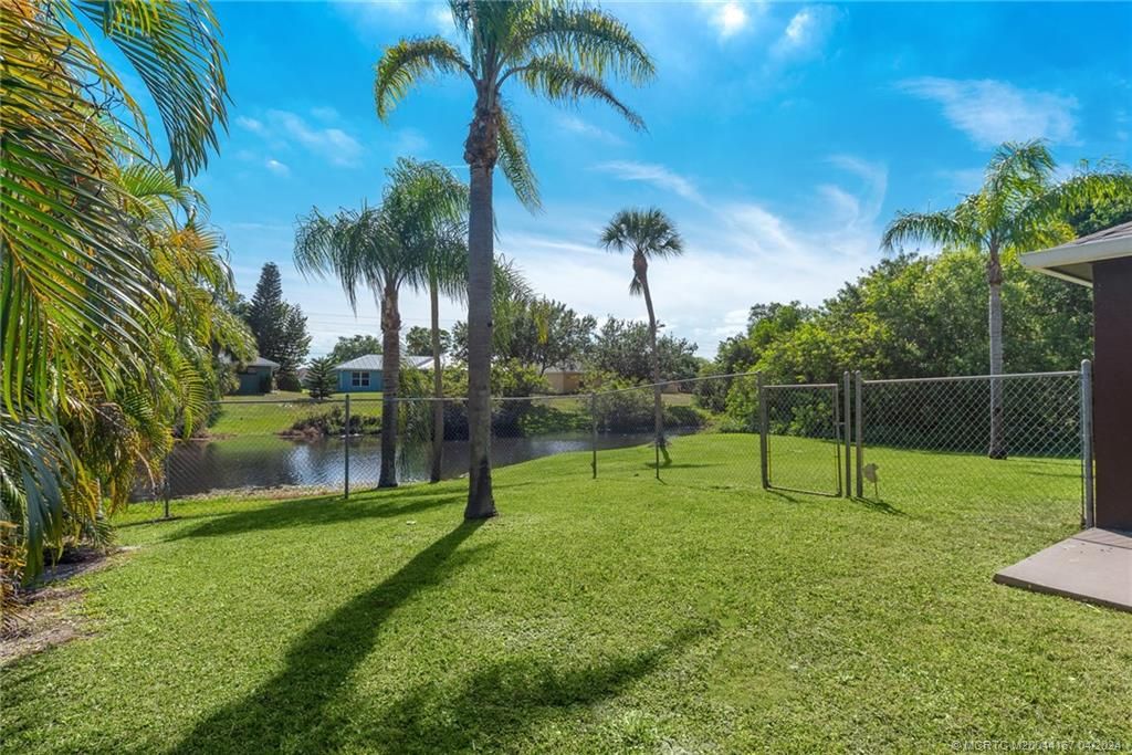 Photo of 458 SE Essex Drive, Port Saint Lucie, FL 34984 (MLS # M20044167)