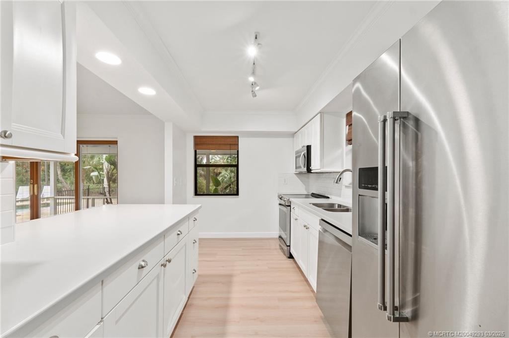 Palm City, Florida 34990, United States, 3 Bedrooms Bedrooms, ,2 BathroomsBathrooms,Residential,Pending,80391