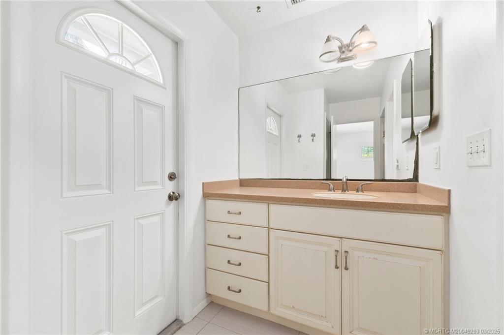 Palm City, Florida 34990, United States, 3 Bedrooms Bedrooms, ,2 BathroomsBathrooms,Residential,Pending,80391