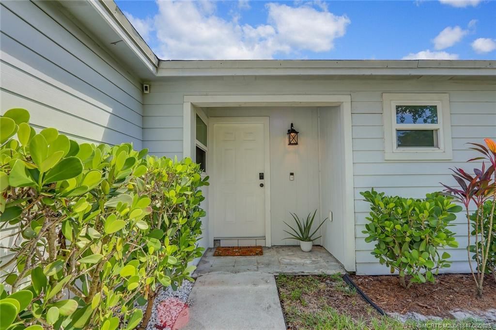 Photo of 6679 SE Raintree Avenue, Stuart, FL 34997 (MLS # M20051847)