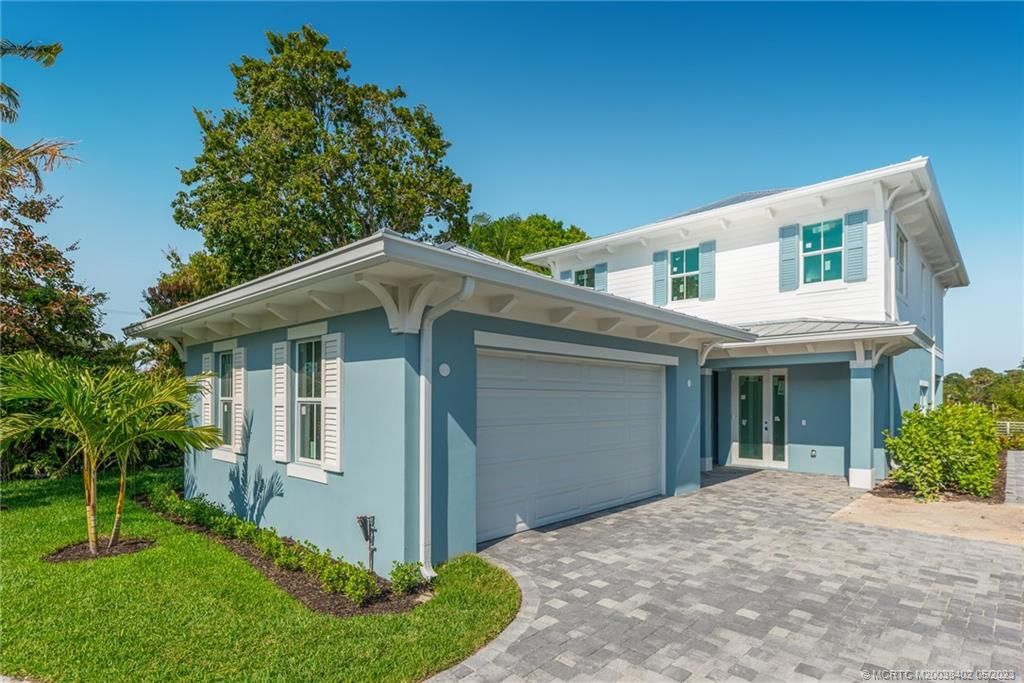 Photo of 4659 SE Manatee Terrace, Stuart, FL 34997 (MLS # M20038402)