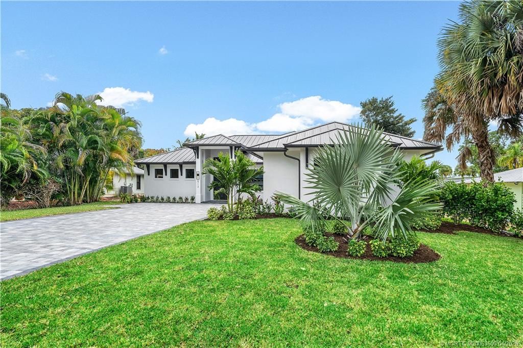 Photo of 513 SW South Carolina Drive, Stuart, FL 34994 (MLS # M20053500)