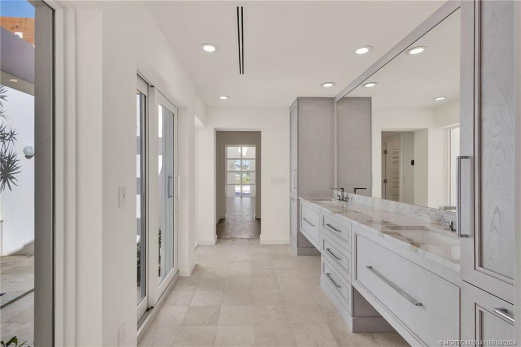 Stuart, Florida 34996, United States, 5 Bedrooms Bedrooms, ,6 BathroomsBathrooms,Residential,Active,65500