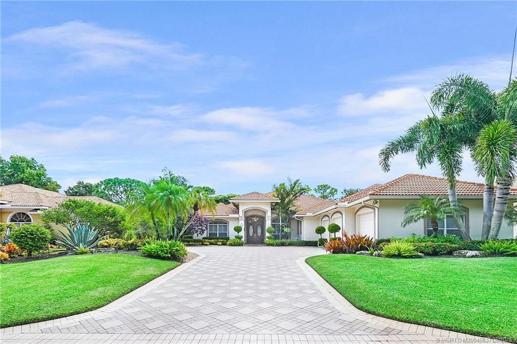 Photo of 1572 SE Cypress Glen Way, Stuart, FL 34997 (MLS # M20046637)