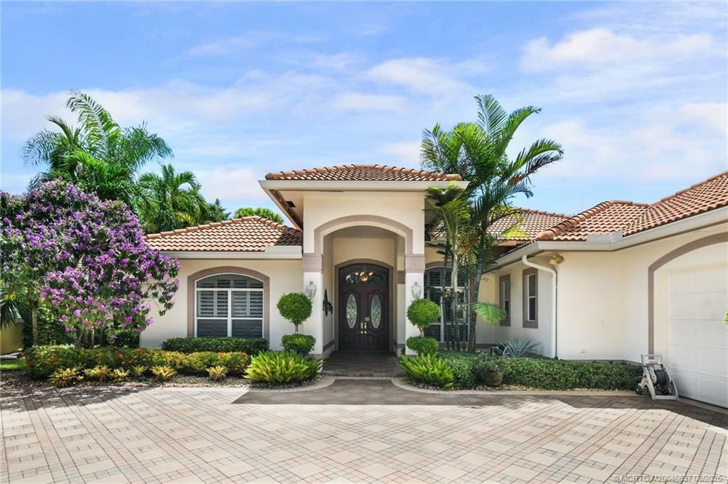 Photo of 1572 SE Cypress Glen Way, Stuart, FL 34997 (MLS # M20046637)