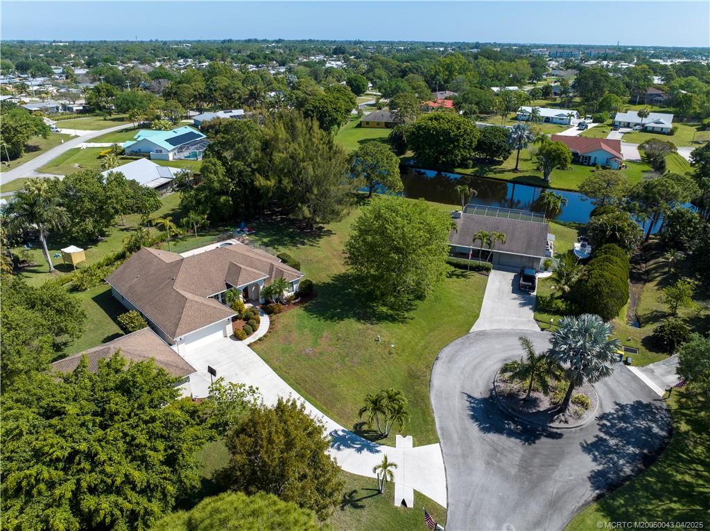 1945 SE Emerald Court
