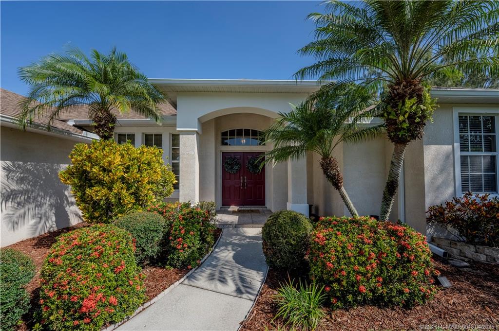 1945 SE Emerald Court