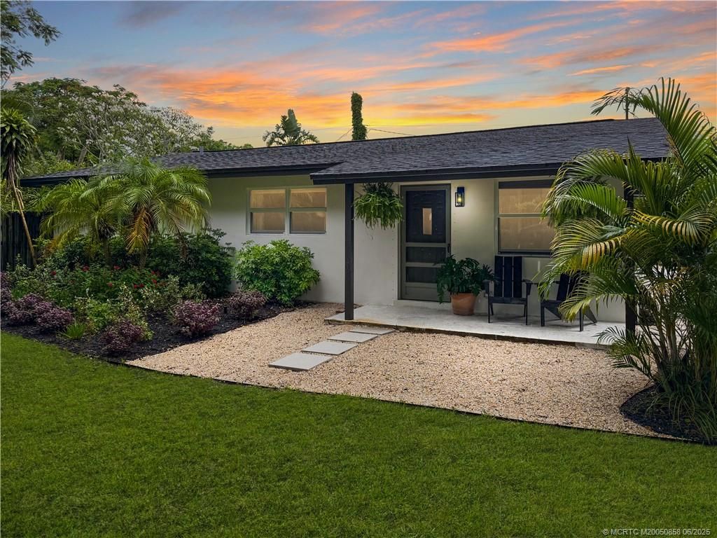 Photo of 800 SE Madison Avenue, Stuart, FL 34996 (MLS # M20050858)