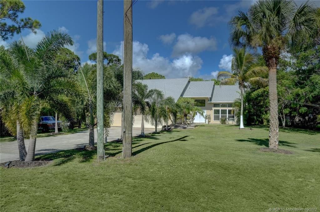 Photo of 4801 Silver Oak Drive, Fort Pierce, FL 34982 (MLS # M20035541)